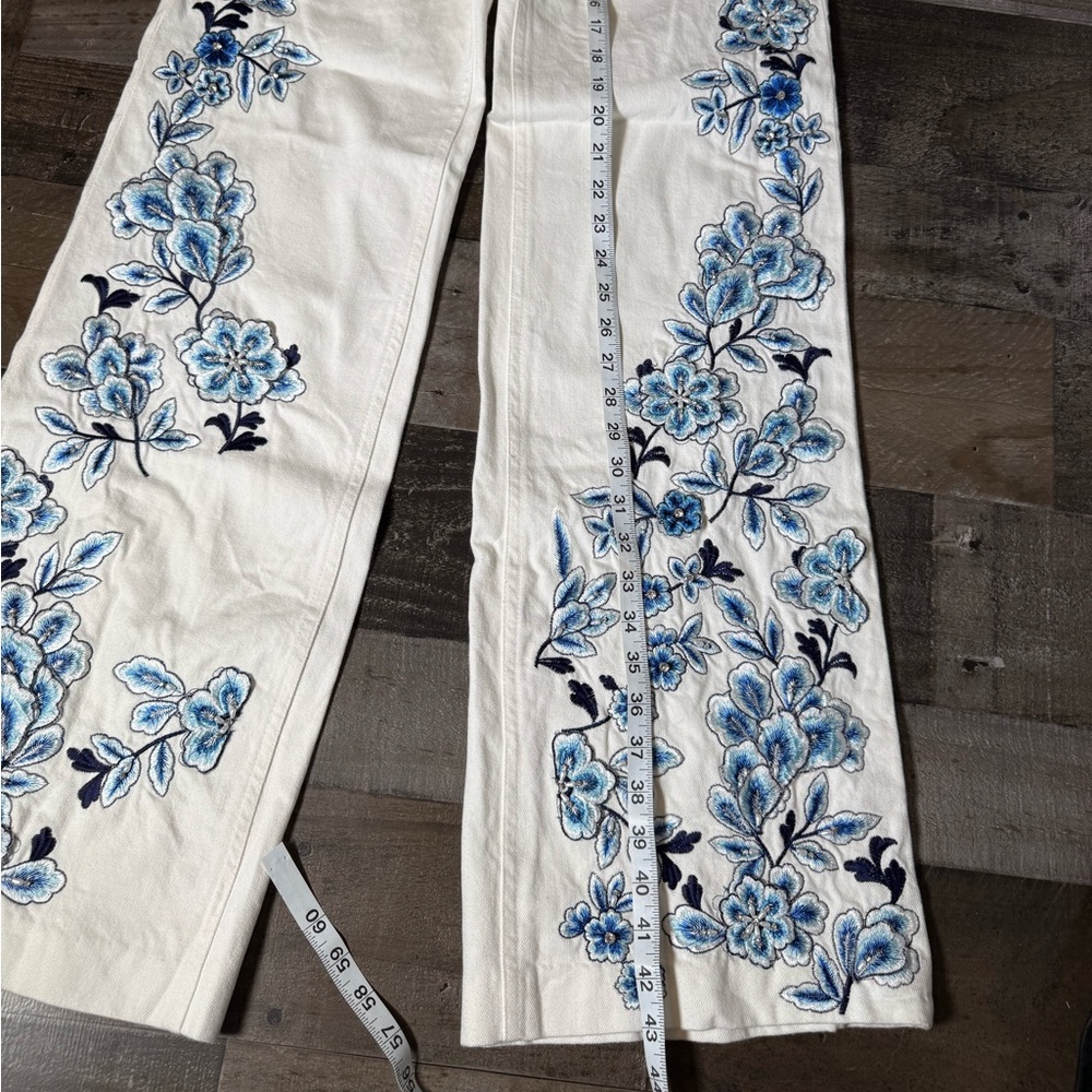 Alice + Olivia Weezy Embroidered Floral Jeans Off White Wide Leg Size 26 NWT - Picture 3 of 12